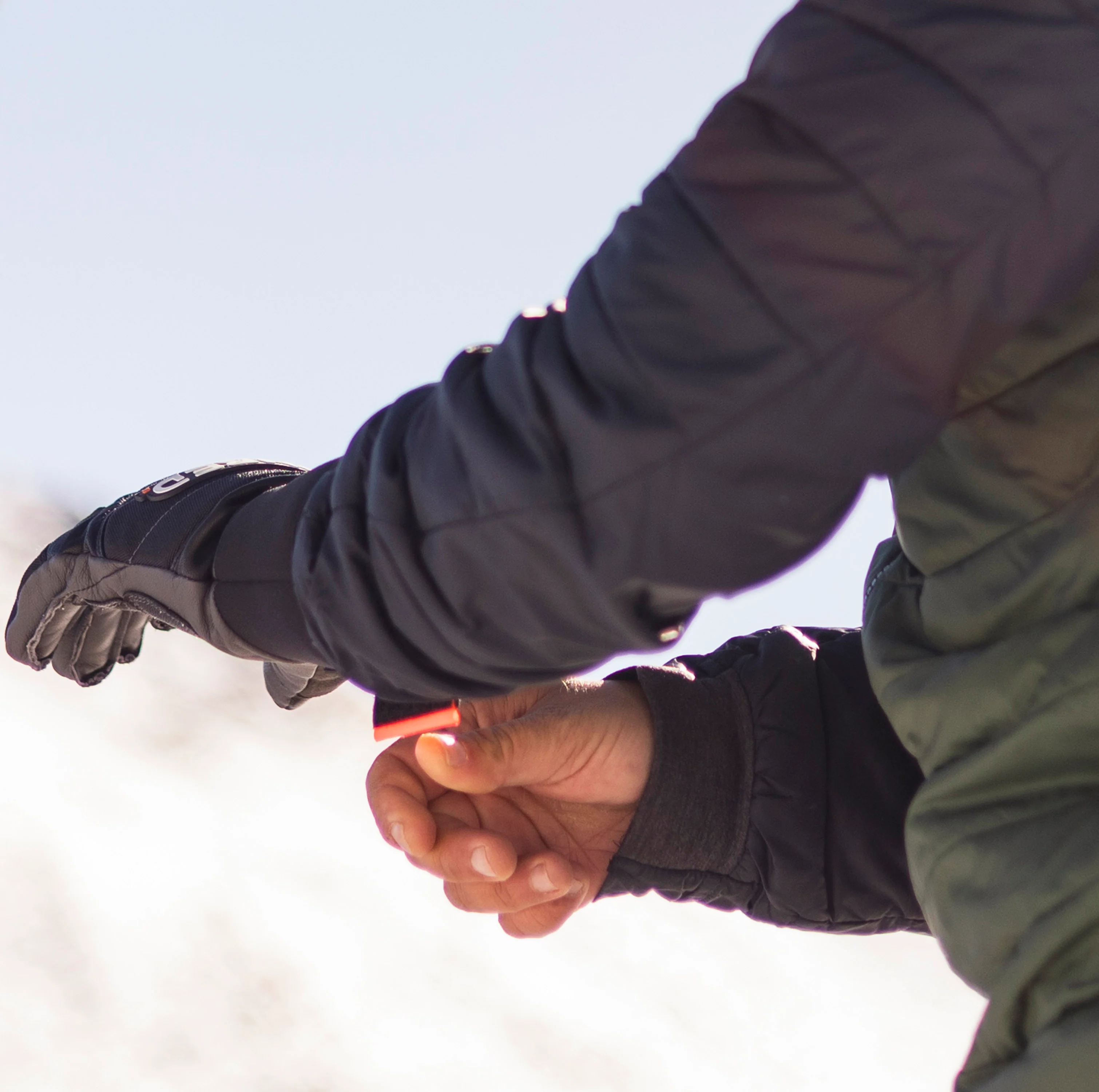 ALL MTN PROTECTIVE GLOVES FREE - Image 3